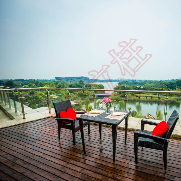 เสาสแตนเลส Xinbuk ทำให้ Tiande Lake Guesthouse เปล่งประกายสำหรับห้องภูมิทัศน์หน้าต่างลอยและราวสกายวอล์ค