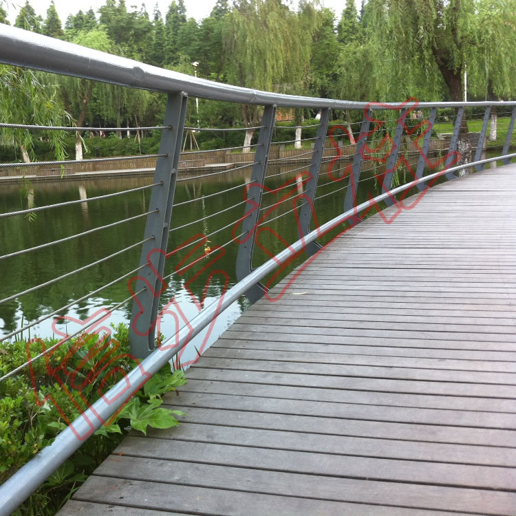 Xinbuk สแตนเลสฉีดพ่นพลาสติกคอลัมน์คุ้มกันสำหรับ Tarshan Park River Way