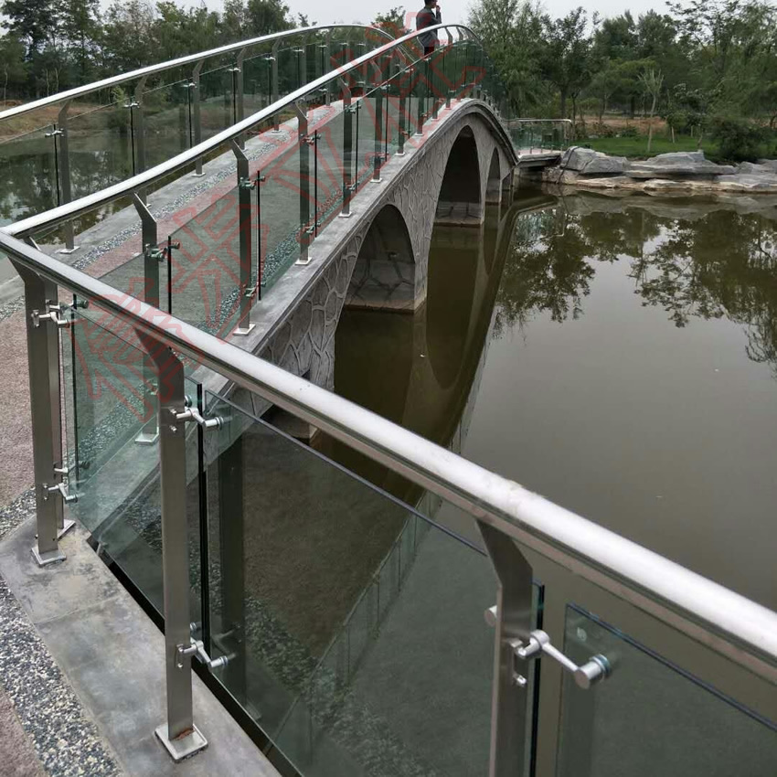 ราวสะพานสำหรับ Beichen Oasis Wetland Park ใน Weifang เลือกโพสต์สแตนเลส Xinbu