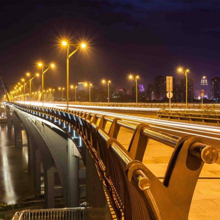 Xinbu สแตนเลสเสาสะพานใช้สำหรับ Luzhou สะพานสิบปีสนิมที่มีคุณภาพดีเยี่ยม